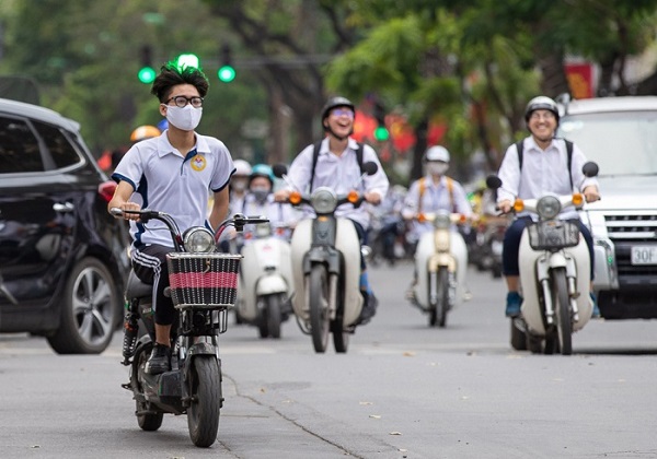 14 tuổi có được chạy xe 50cc không?