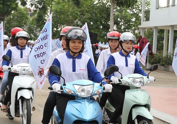 Bao nhiêu tuổi đi được xe máy 100cc?