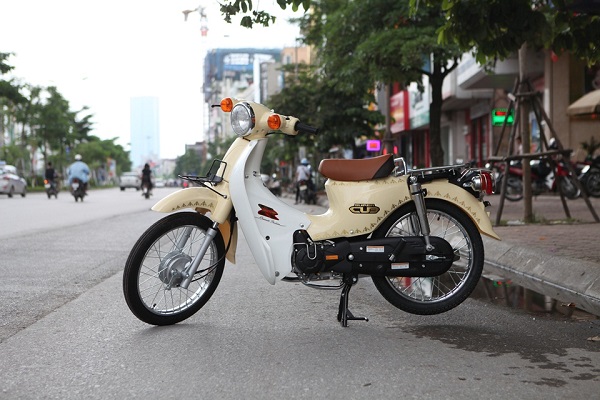 Học sinh lớp 10 đi xe gì?